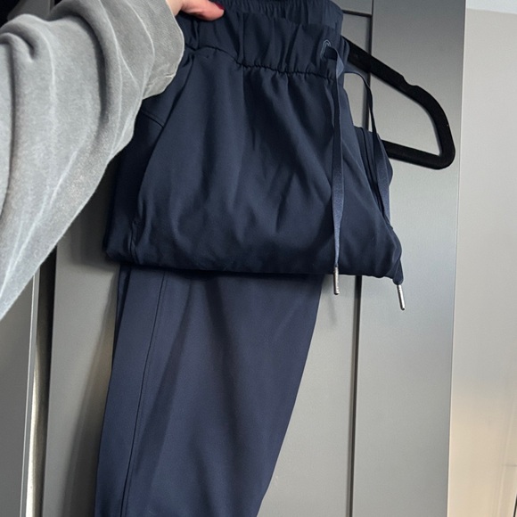 lululemon athletica joggers - Picture 2 of 4